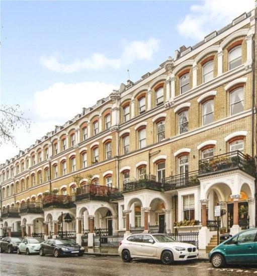Charming And Full Of Character Apartment London Exterior photo